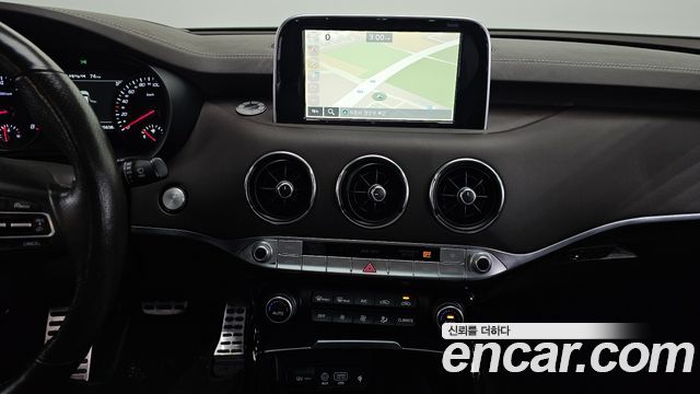 Kia Stinger 2018 — photo 19