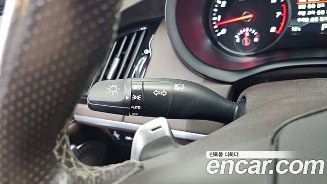 Kia Stinger 2018 — photo 32