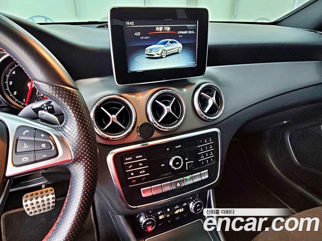 Mercedes-Benz CLA-Class 2018 — photo 12