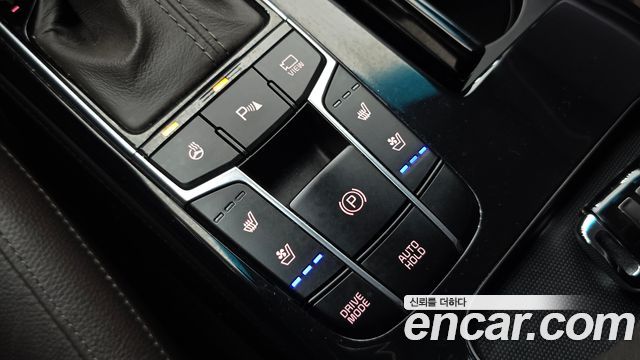 Kia K7 2019 — photo 32