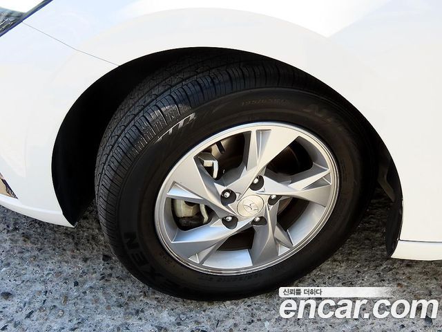 Hyundai AVANTE 2021 — photo 18