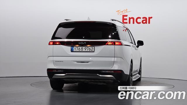 Kia Canival 2023 — photo 4