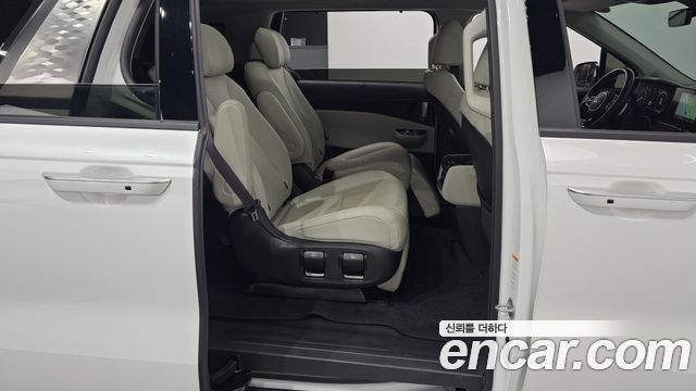 Kia Canival 2023 — photo 17