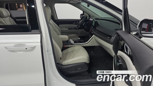 Kia Canival 2023 — photo 16