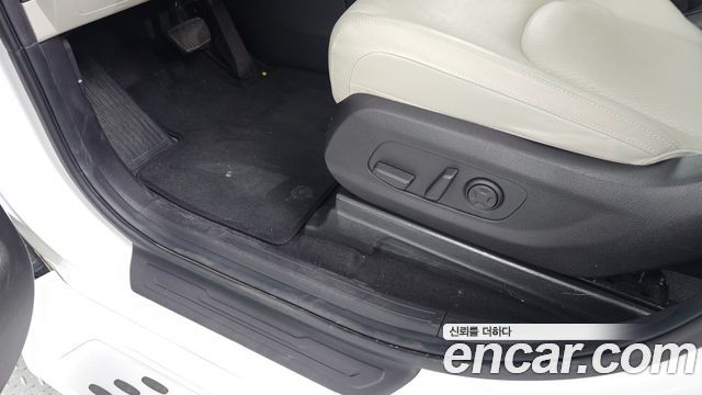 Kia Canival 2023 — photo 31