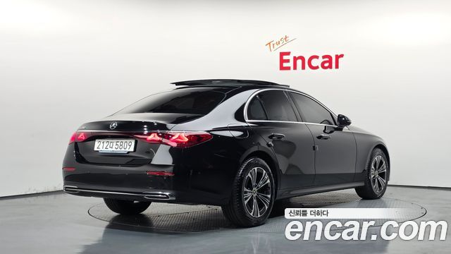 Mercedes-Benz E-Class 2026 — photo 2