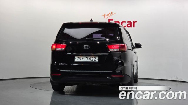 Kia Canival 2015 — photo 4