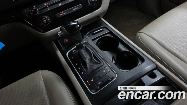 Kia Canival 2015 — photo 9