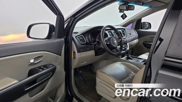 Kia Canival 2015 — photo 10