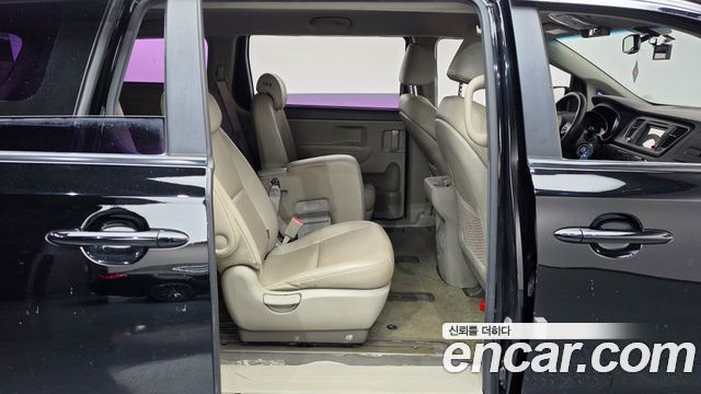 Kia Canival 2015 — photo 12