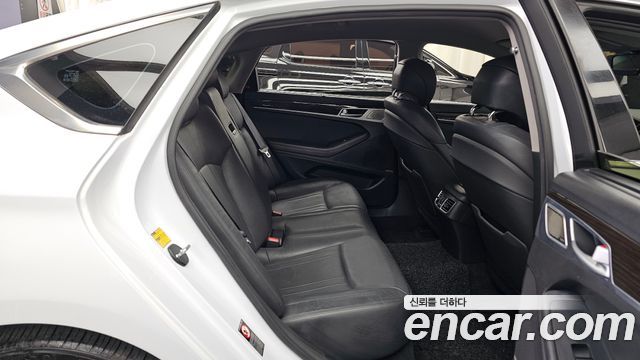 Genesis G80 2017 — photo 18