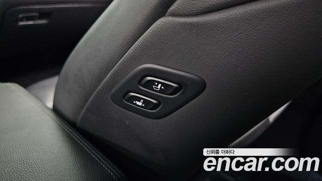 Genesis G80 2017 — photo 34