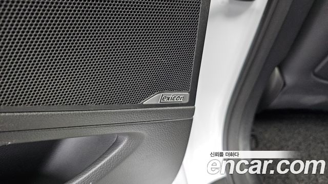 Genesis G80 2017 — photo 35