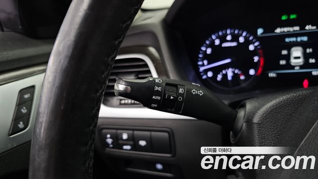 Genesis G80 2017 — photo 36