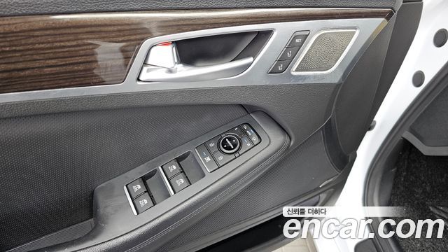 Genesis G80 2017 — photo 37