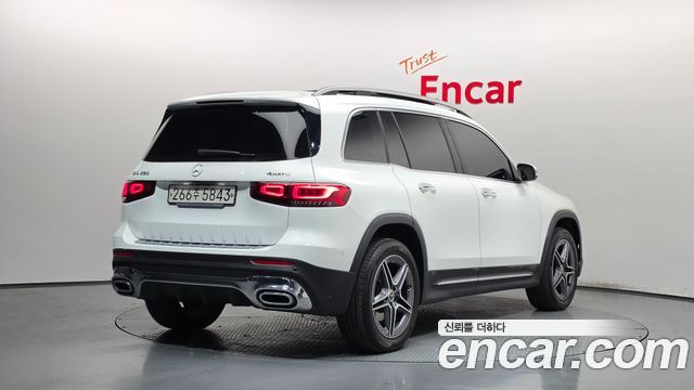 Mercedes-Benz GLB-Class 2021 — photo 2