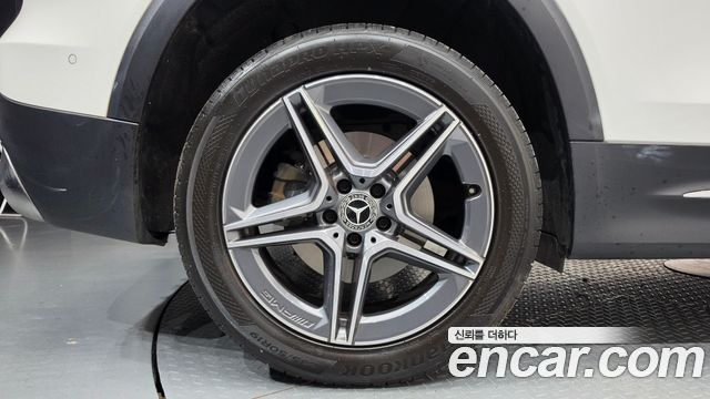 Mercedes-Benz GLB-Class 2021 — photo 5