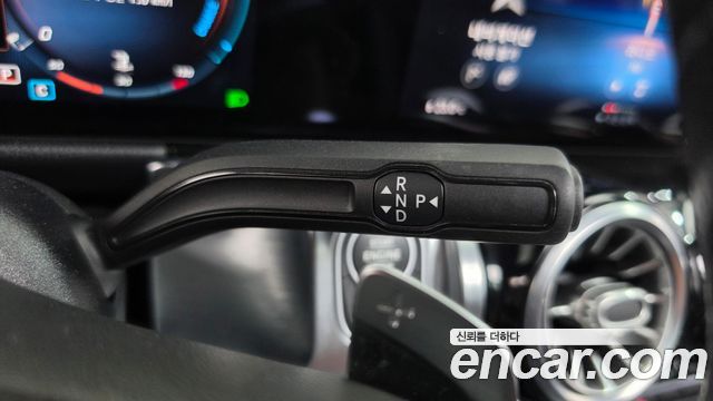 Mercedes-Benz GLB-Class 2021 — photo 9