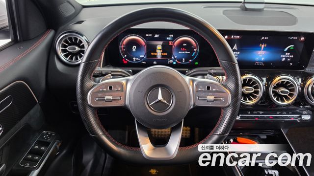 Mercedes-Benz GLB-Class 2021 — photo 12