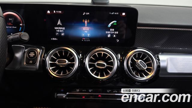 Mercedes-Benz GLB-Class 2021 — photo 13
