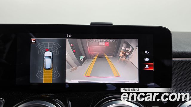Mercedes-Benz GLB-Class 2021 — photo 14