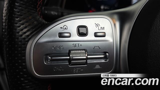 Mercedes-Benz GLB-Class 2021 — photo 16