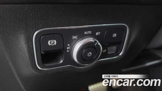 Mercedes-Benz GLB-Class 2021 — photo 18