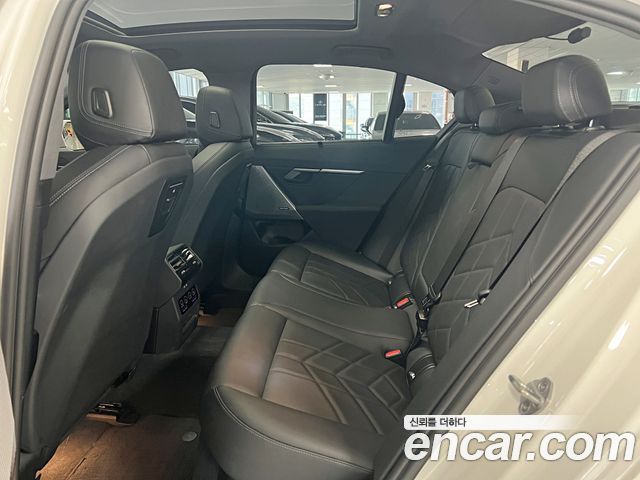 BMW i5 2025 — photo 12