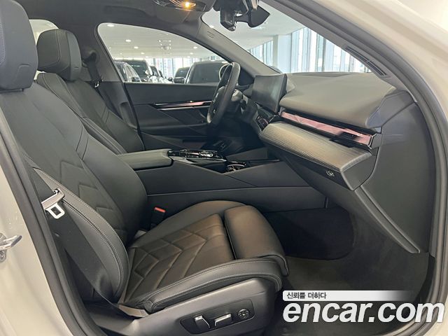BMW i5 2025 — photo 13