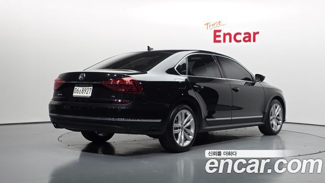 Volkswagen Passat 2018 — photo 2