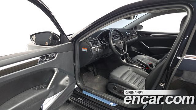 Volkswagen Passat 2018 — photo 13