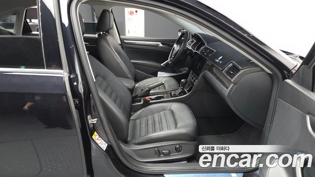 Volkswagen Passat 2018 — photo 17