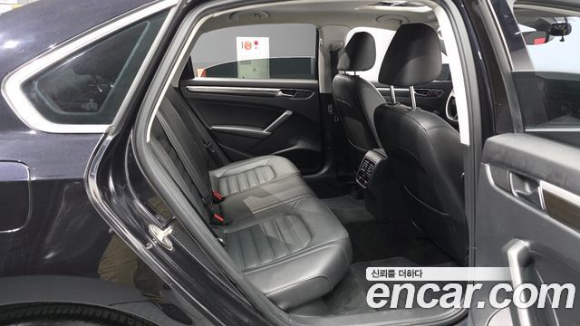 Volkswagen Passat 2018 — photo 18