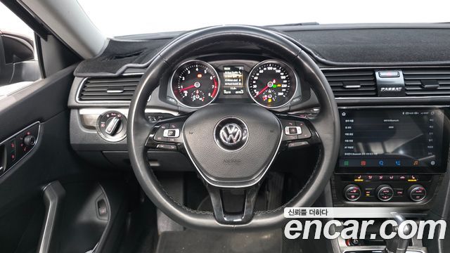 Volkswagen Passat 2018 — photo 19