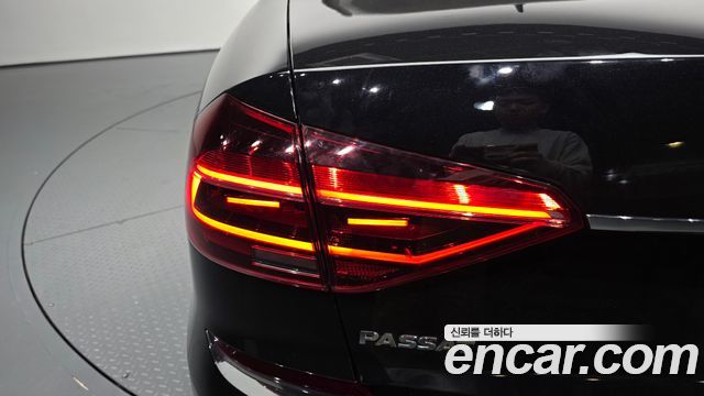 Volkswagen Passat 2018 — photo 9