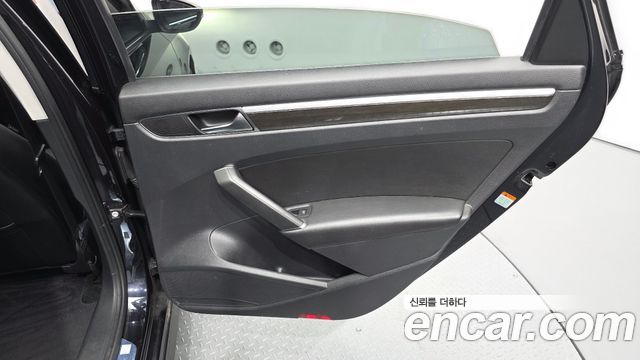 Volkswagen Passat 2018 — photo 15