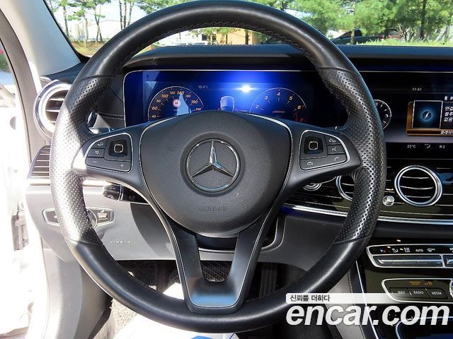 Mercedes-Benz E-Class 2017 — photo 8
