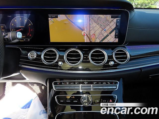 Mercedes-Benz E-Class 2017 — photo 15