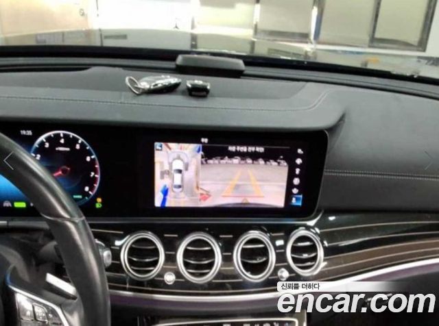 Mercedes-Benz E-Class 2021 — photo 7
