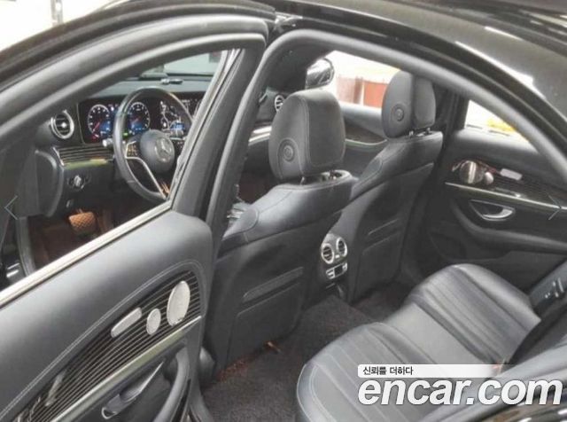 Mercedes-Benz E-Class 2021 — photo 10