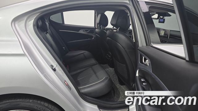 Genesis G70 2018 — photo 17