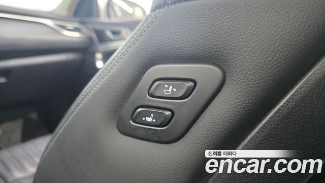 Genesis G70 2018 — photo 21