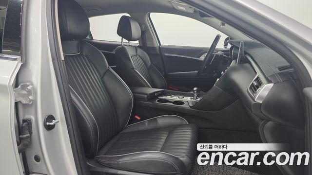 Genesis G70 2018 — photo 24