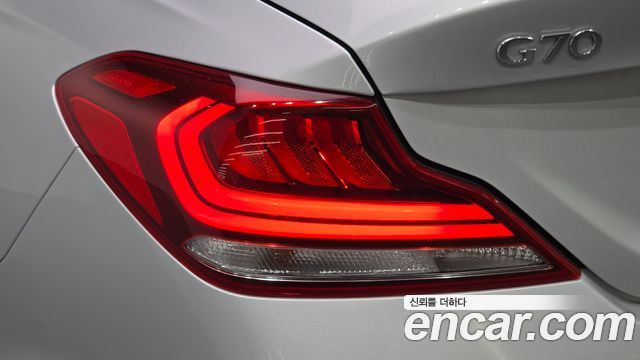 Genesis G70 2018 — photo 9