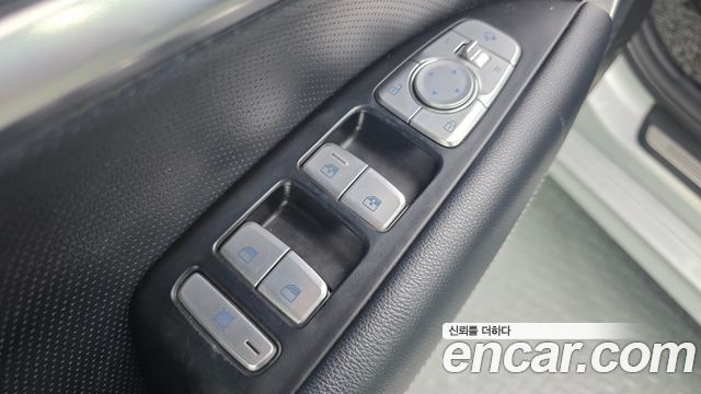 Genesis G70 2018 — photo 28