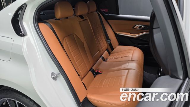 BMW 3-Series 2023 — photo 17