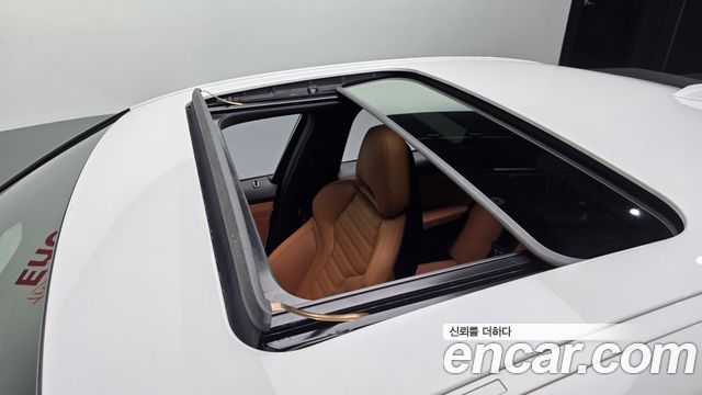 BMW 3-Series 2023 — photo 32