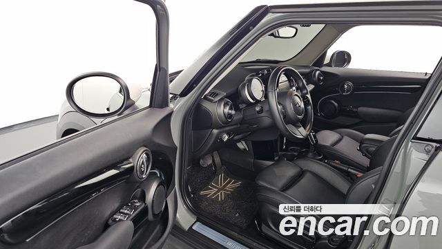 Mini Cooper 2022 — photo 13