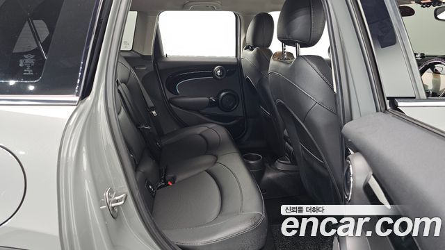 Mini Cooper 2022 — photo 18