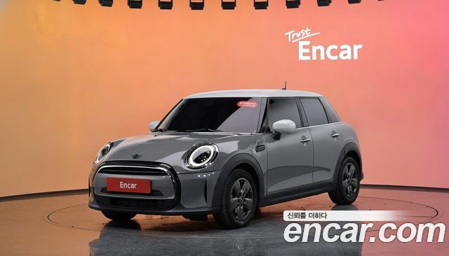 Mini Cooper 2022 — photo 1